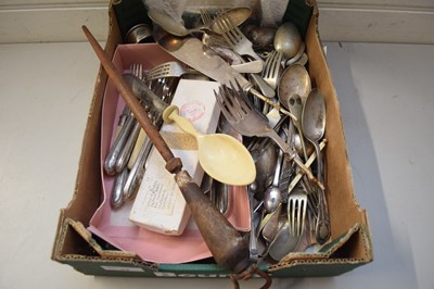 Lot 32 - BOX ASSORTED CUTLERY
