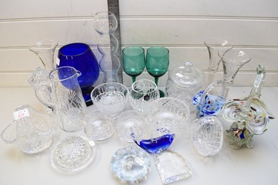 Lot 215 - MIXED LOT OF CLEAR GLASS WARES TO INCLUDE...