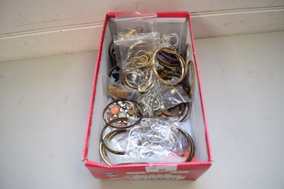 Lot 95 - BOX VARIOUS ASSORTED COSTUME BANGLES AND OTHER...