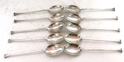 Lot 105 - Ten George V silver seal top teaspoons,...