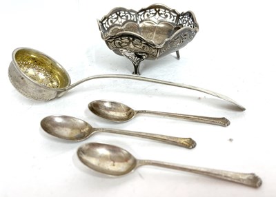 Lot 121 - Mixed lot to include George V silver dish with...