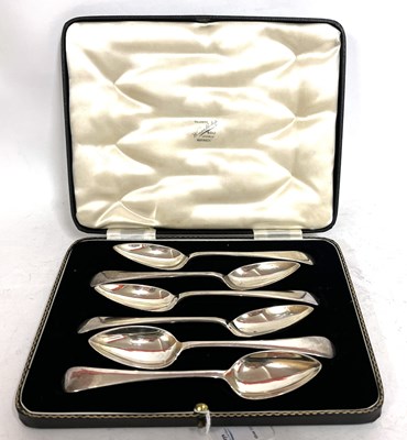 Lot 153 - Cased set of six George V silver grapefruit...