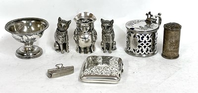 Lot 165 - Mixed lot of antique plated items to include a...