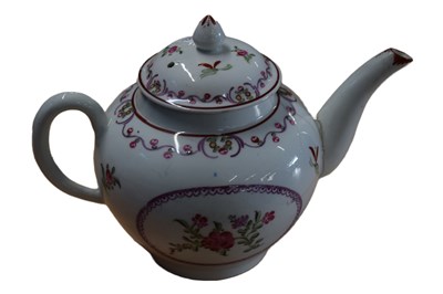 Lot 372 - Lowestoft Teapot and Cover