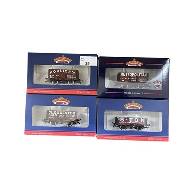 Lot 39 - A mixed lot of four  Bachmann Branch-Line...