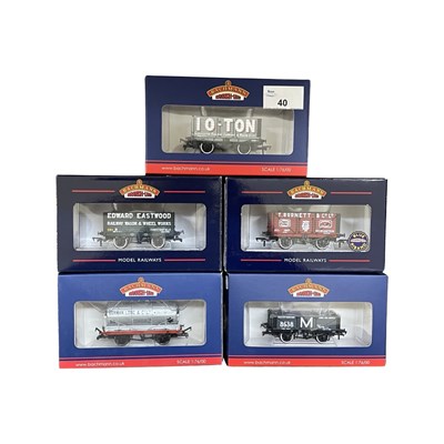 Lot 40 - A mixed lot of five boxed Bachmann Branch-Line...