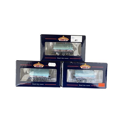 Lot 41 - A trio of boxed Bachmann Branch-Line 00...