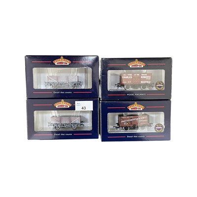 Lot 43 - A mixed lot of boxed Bachmann Branch-Line 00...