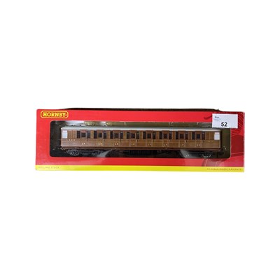 Lot 52 - A boxed Hornby 00 gauge E4172 LNER 61ft 6in...