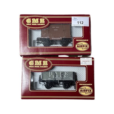 Lot 112 - A pair of boxed Airfix 00 gauge wagons, to...