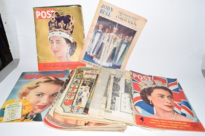 Lot 79 - Mixed Lot: Vintage magazines and newspapers to...