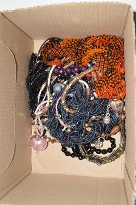 Lot 118 - Box of assorted costume jewellery