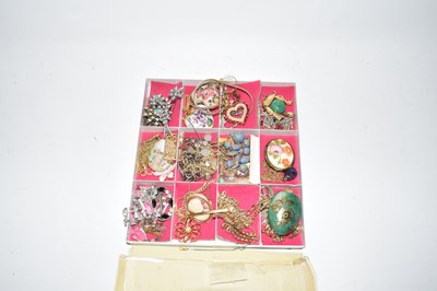 Lot 121 - Box of various assorted costume jewellery
