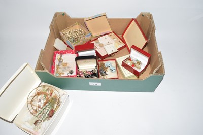 Lot 131 - Box of various assorted costume jewellery and...