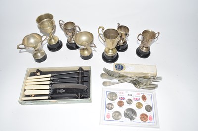 Lot 134 - Mixed Lot: Various small silver plated...