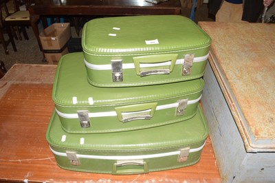 Lot 369 - Graduated set of three suitcases