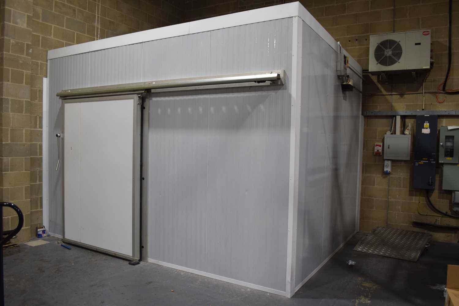 Lot 1 Large free standing walk in Fridge/cold room