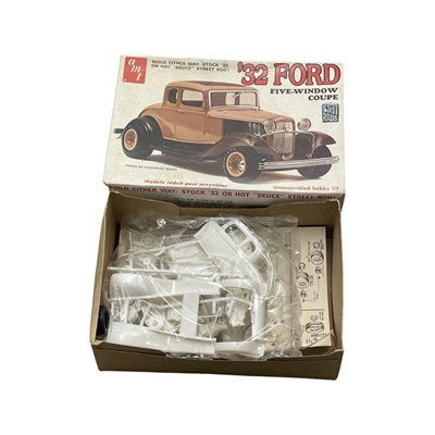 Lot 236 - A boxed Airfix kit - '32 Ford Five Window...