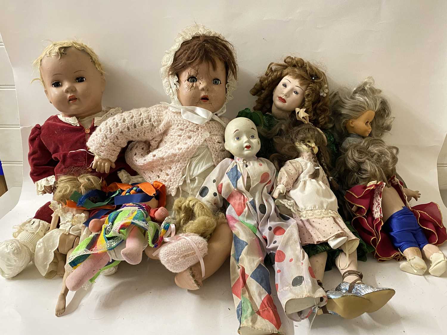 Lot 33 - Box of various vintage dolls to include...