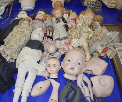 Lot 142 - A large mixed lot of various porcelain headed...