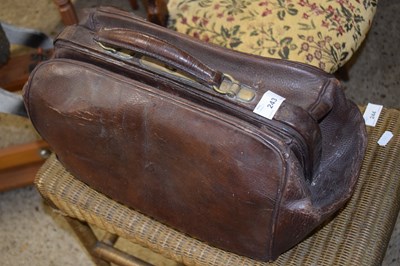 Lot 243 - Vintage Gladstone style bag