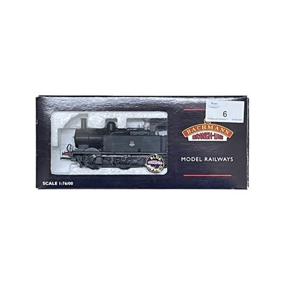 Lot 115 - A boxed Bachmann Branch-Line 00 gauge 32-226...