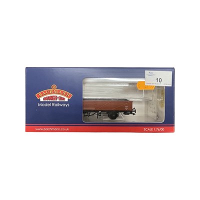 Lot 10 - A boxed Bachmann Branch-Line 00 gauge 38-751...