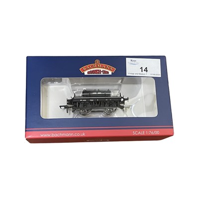 Lot 14 - A boxed Bachmann Branch-Line 00 gauge 38-678...