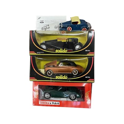 Lot 187 - A mixed lot of boxed large die-cast cars, to...