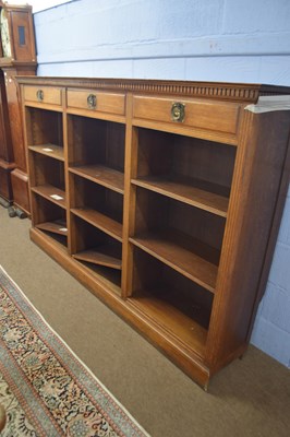 Lot 539 - Large late 19th Century oak book case with...