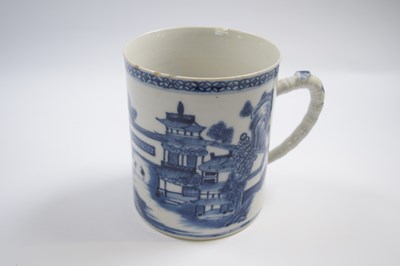 Lot 258 - 18th Century Chinese export tankard with blue...