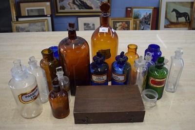 Lot 593 - Collection of vintage chemists or apothecary...