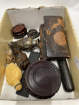 Lot 426 - Small box containing a number of various items,...