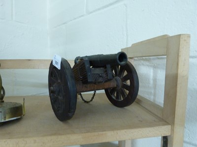 Lot 601 - Modern model of a cannon