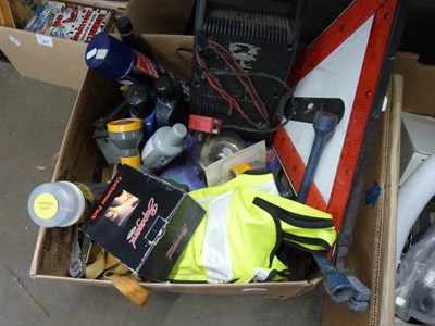 Lot 616 - One box of various garage clearance items,...