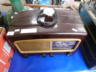 Lot 635 - Vintage Cossor bakelite cased radio