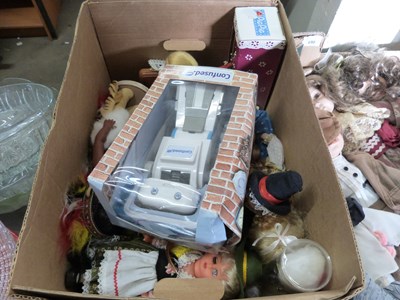 Lot 692 - Box of various costume dolls, a Confused.com...