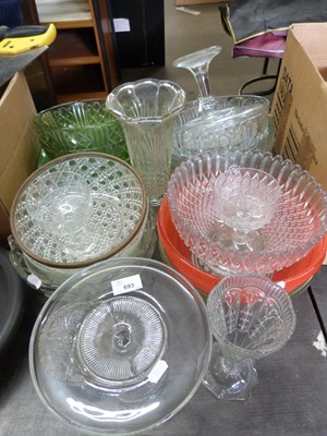 Lot 693 - Mixed Lot: Various glass bowls, cake stand etc