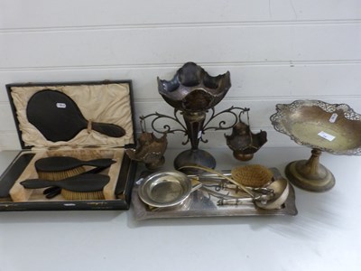 Lot 25 - Mixed Lot: Various silver plated wares to...