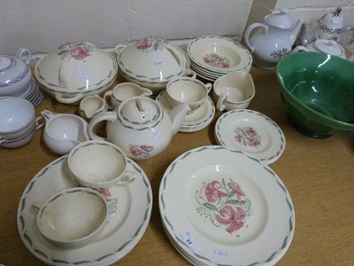 Lot 33 - Quantity of Suzie Cooper floral decorated tea...