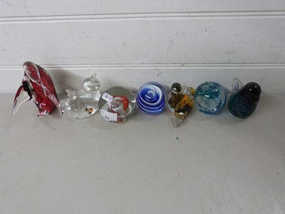 Lot 62 - Mixed Lot: Various modern paperweights and...