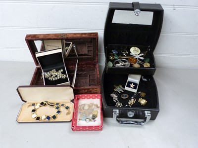 Lot 85 - Mixed Lot: Various jewellery cases, assorted...