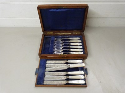 Lot 91 - Case of mother of pearl handled dessert...