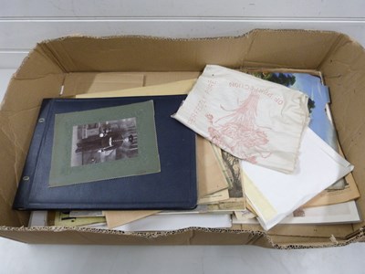 Lot 124 - Large box of various vintage photographs and...