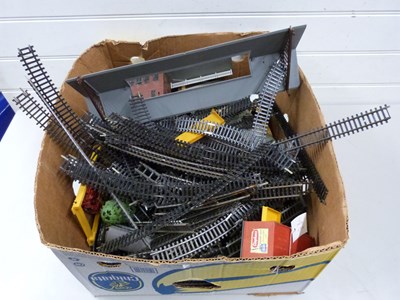 Lot 137 - Box of various 00 gauge model railway track...