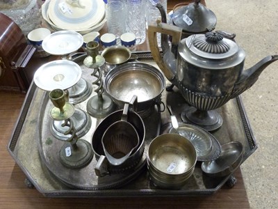 Lot 175 - Mixed Lot: Various silver plated wares to...