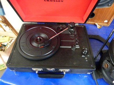 Lot 740 - Crosley portable record player