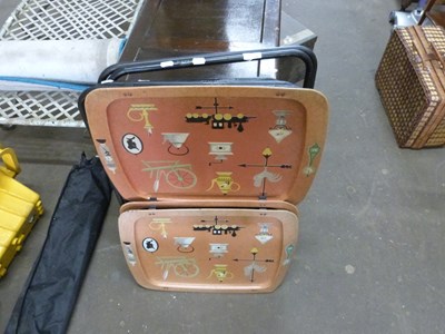 Lot 783 - 3 x TV tray and stands