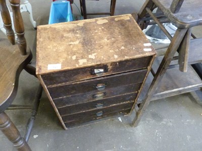 Lot 791 - Vintage table top six drawer chest