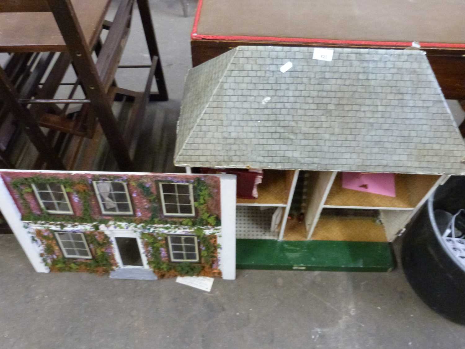 Lot 823 - Vintage dolls house